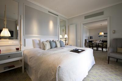 Signature Suite, Lake View