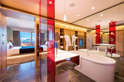 Spectacular Room