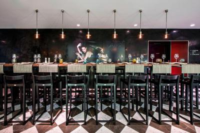 EAT-HOLA Tapas Bar