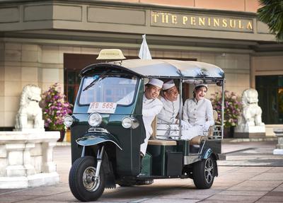 Exterior - the-peninsula-bangkok_tuktuk