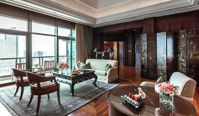 Peninsula Suite