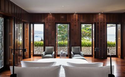 Eight-Bedroom Ocean Villa
