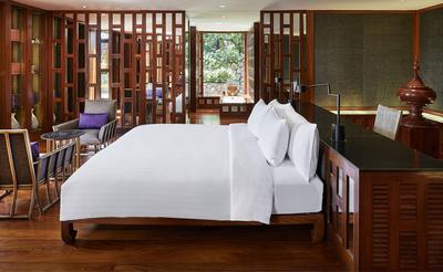 Eight-Bedroom Garden Villa