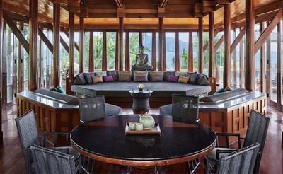 Eight-Bedroom Garden Villa