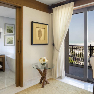 Superior Partial Sea View