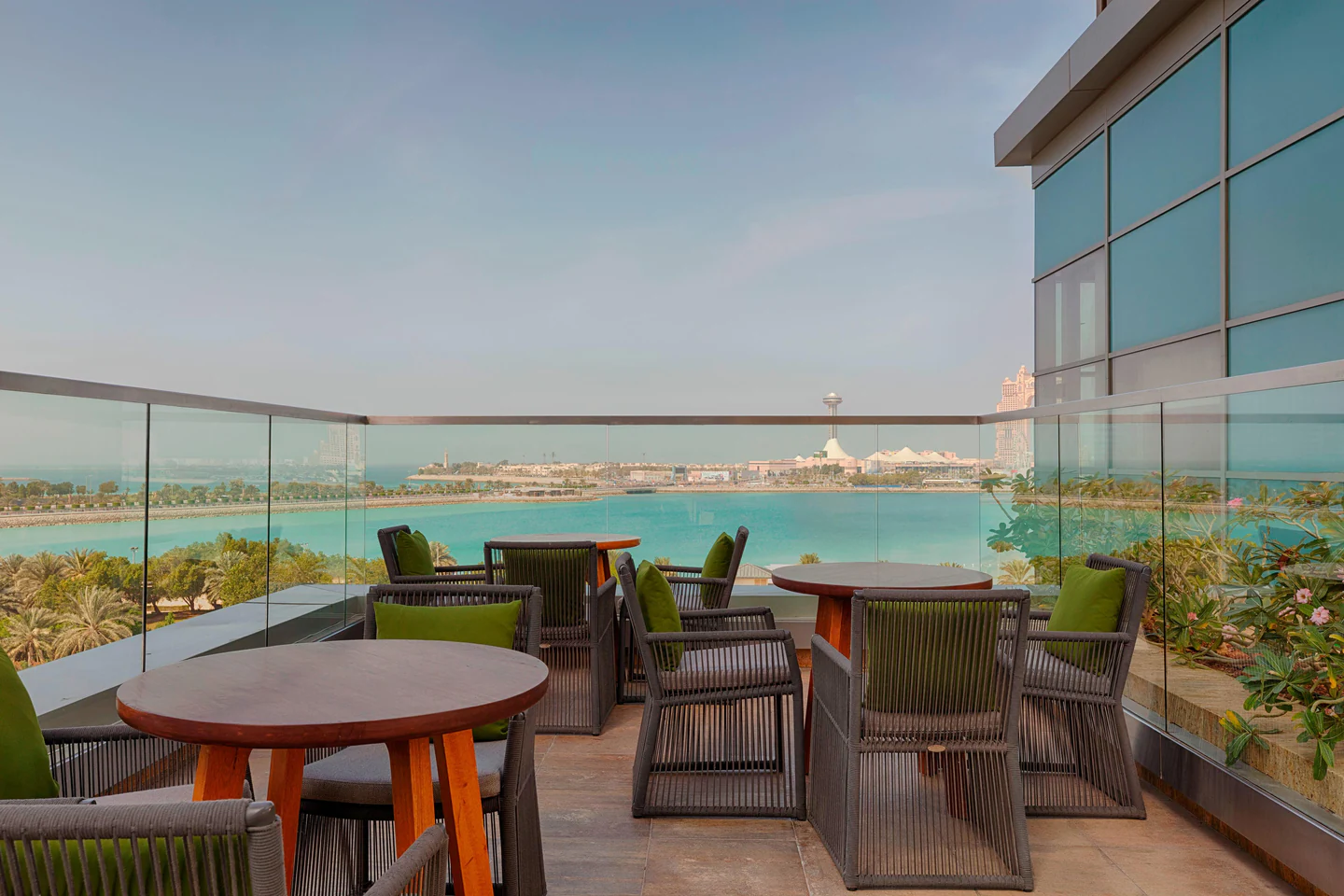Azura Panoramic Lounge
