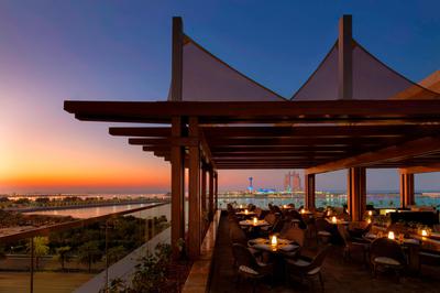 Azura Panoramic Lounge