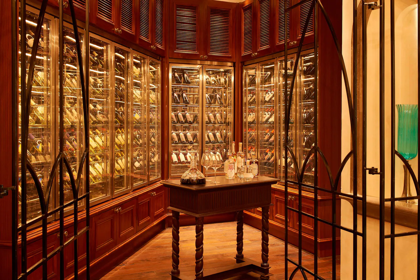 Villa Toscana - Wine Cellar