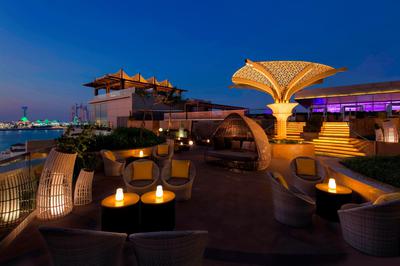 Azura Panoramic Lounge