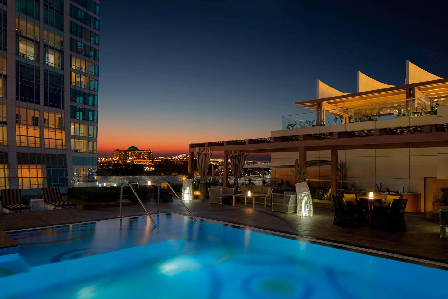 Azura Panoramic Lounge
