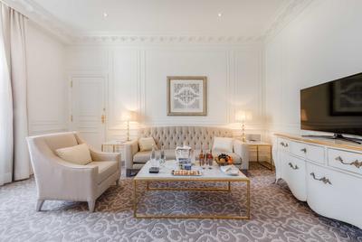 Suite  - City or Courtyard View
