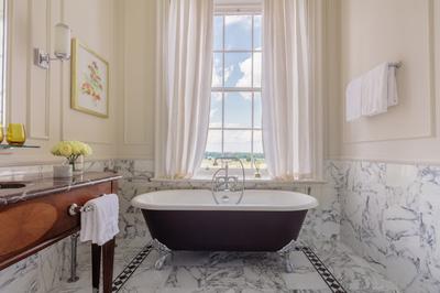 Grand Manor Room
