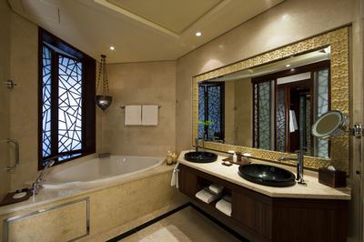 Raffles Club Room - Dubai Skyline