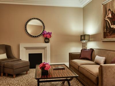 Deluxe Junior Suite - Partial River View