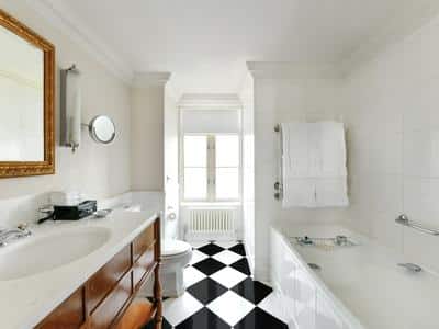 Deluxe Junior Suite - Partial River View