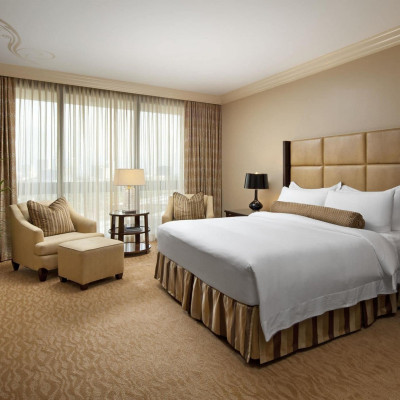 Governor's Suite, 1 Bedroom Larger Suite, 1 King, Fireplace
