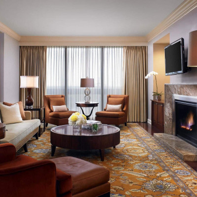 Presidential Suite, 2 Bedroom Suite, Bedroom 1: 1 King, Bedroom 2: King, Fireplace, Balcony
