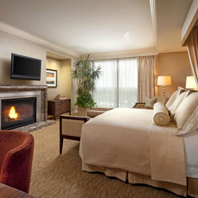 Presidential Suite, 2 Bedroom Suite, Bedroom 1: 1 King, Bedroom 2: King, Fireplace, Balcony