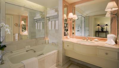 Patio Deluxe Room Bathroom