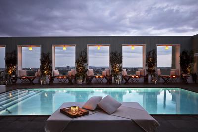 Swimming Pool & Skybar