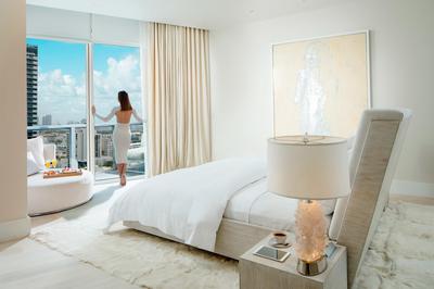 King E-WOW Penthouse Suite