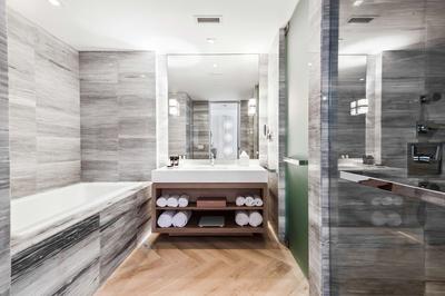 Oasis Suite Bathroom