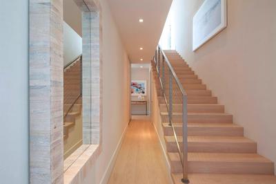 Amplified Penthouse Suite - Stairway