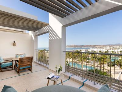 Junior Suite Pool and Sea View