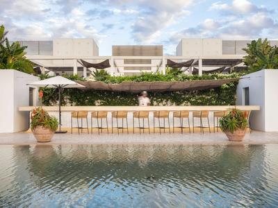 Pool Bar