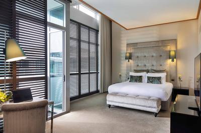 Luxury Atrium View Room