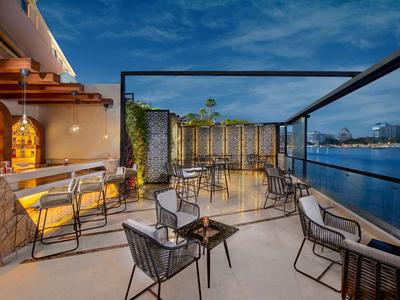 Aqua Lounge Bar