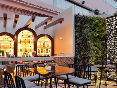 Aqua Lounge Bar