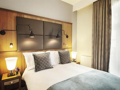 Guest room