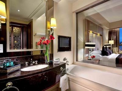 Luxury Room Club Access