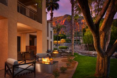 Casita Fire Table Room
