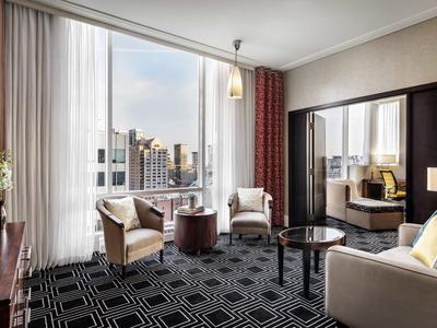 Prestige Corner Suite