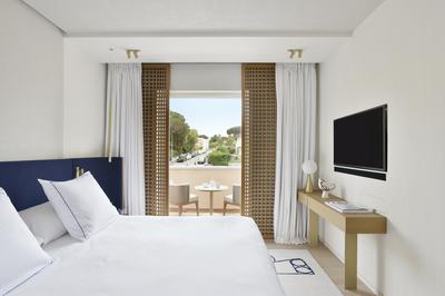 Courtyard Classic Room