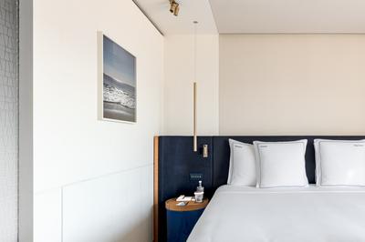 Deluxe Sea Room
