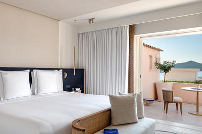 Deluxe Sea Room