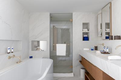 Deluxe Sea Suite