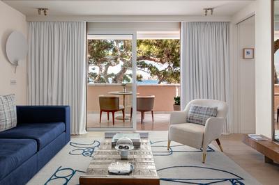 Deluxe Sea Suite