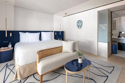 Deluxe Sea Suite