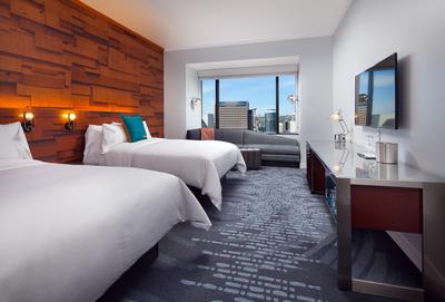 Spectacular Guest Room, 2 Double, Skyline View, High Floor