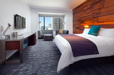 Spectacular Guest Room, 1 King, Partial Water View, High Floor