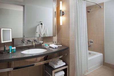 Studio Suite 1 King, Corner Room