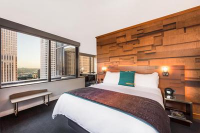 Wow Vice Presidential Suite, 1 King, City View, Corner Room, High Floor