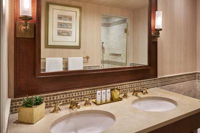 Premier Guest Room, 1 King, City View