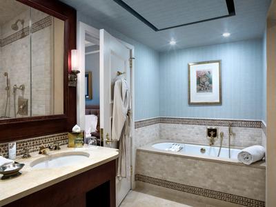 Caroline Astor Suite, 1 King