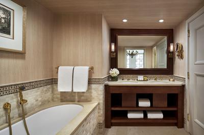 St. Regis Suite, 1 King