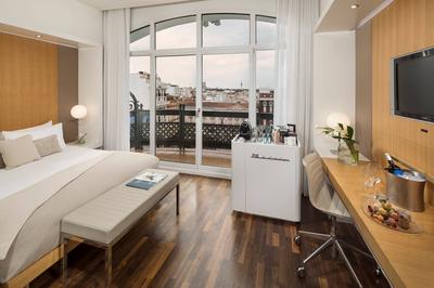 Superior ME Balcony and Panoramic Views